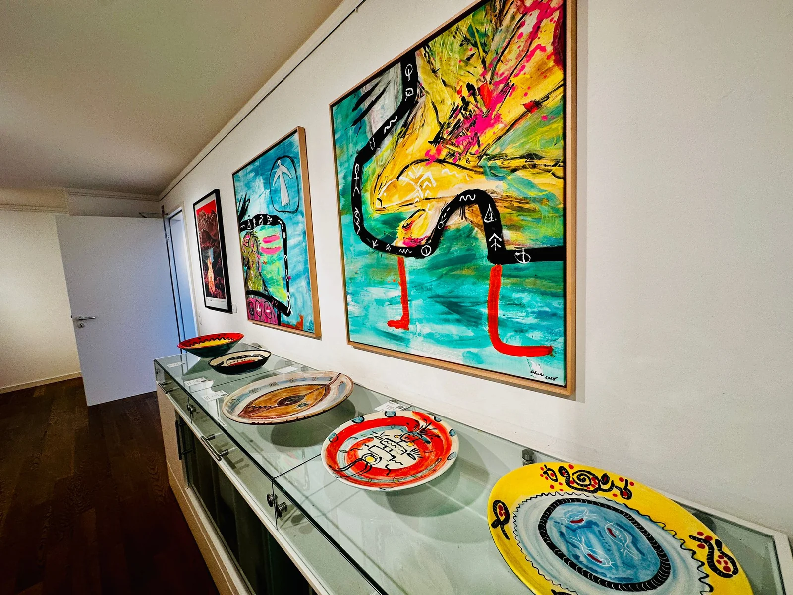 MalubART paintings and hand-painted ceramics on show at Karl & Faber, Munich
