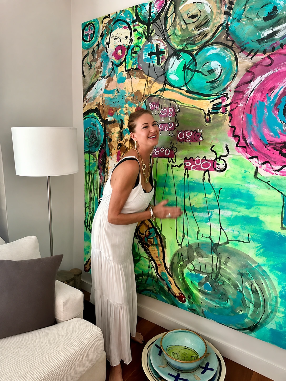 MALUBA in front of one of her large-format paintings